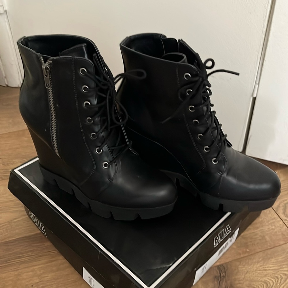 Mia Platform Boot - image 1